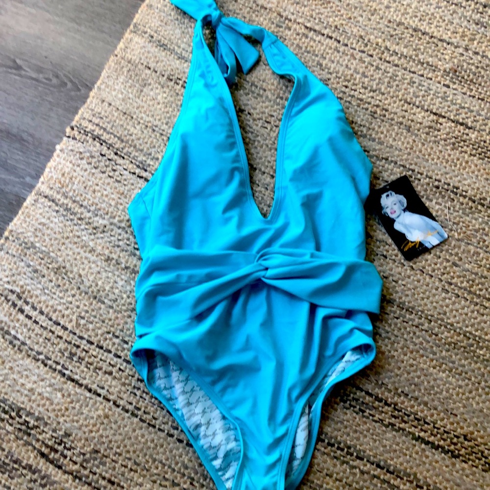 NWT Marilyn Monroe Swimsuit Size M $25